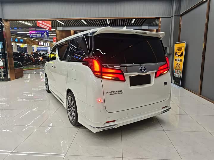 Фото 5 - Toyota Alphard