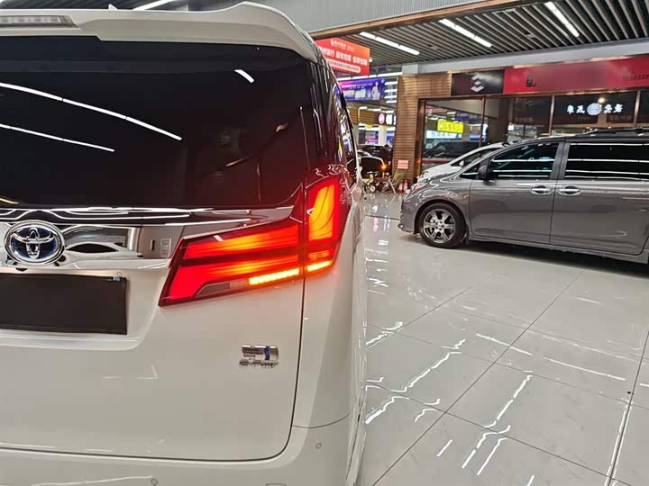 Фото 8 - Toyota Alphard