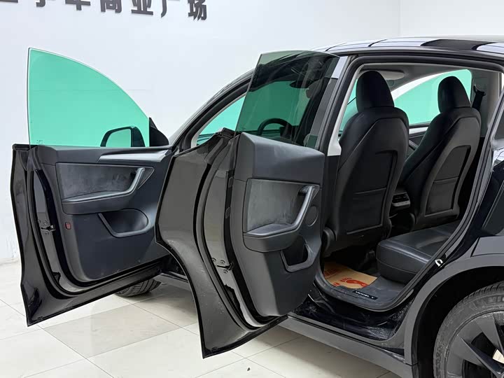 Фото 3 - Tesla Model Y