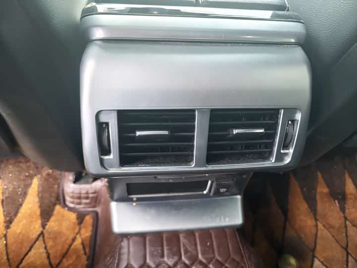 Фото 8 - Land Rover Range Rover Velar