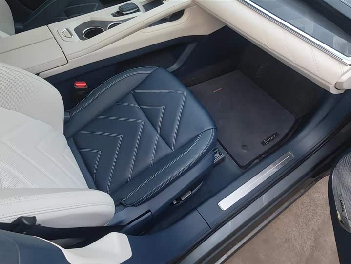 Фото 8 - Zeekr 001