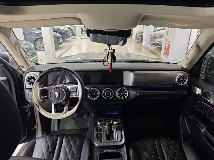 Фото 6 - Tank 300