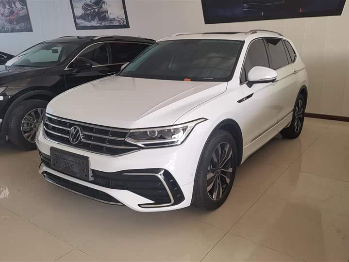 Фото 1 - Volkswagen Tiguan L Pro