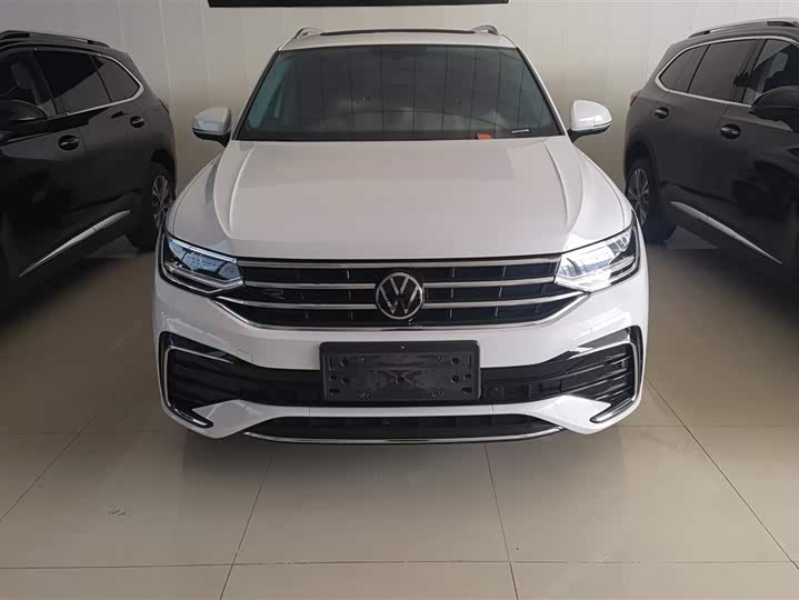 Фото 2 - Volkswagen Tiguan L Pro