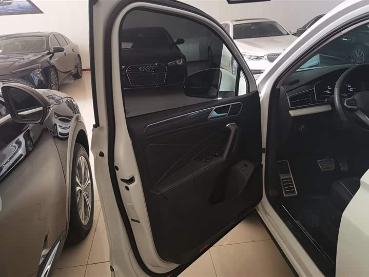 Фото 7 - Volkswagen Tiguan L Pro