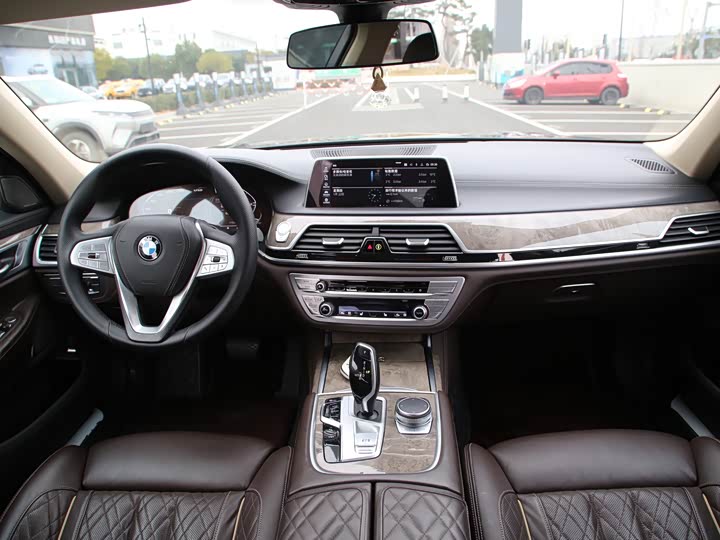 Фото 4 - BMW 7 Series