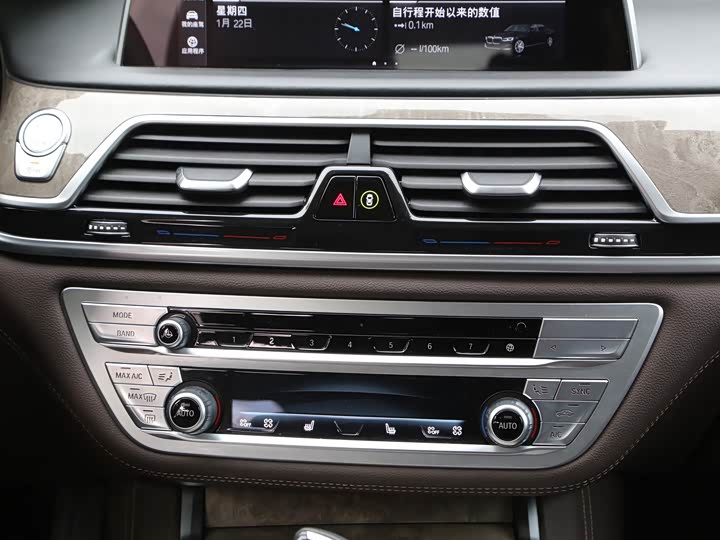 Фото 8 - BMW 7 Series