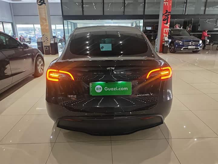 Фото 6 - Tesla Model Y