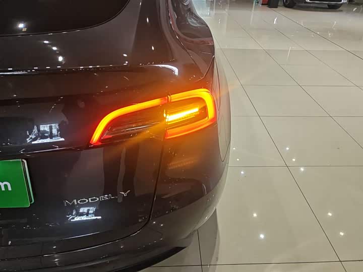 Фото 8 - Tesla Model Y