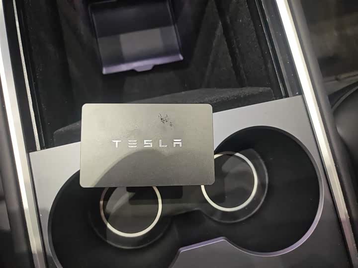 Фото 9 - Tesla Model Y