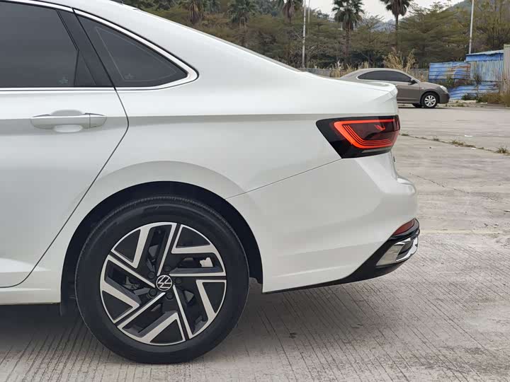 Фото 6 - Volkswagen Sagitar L