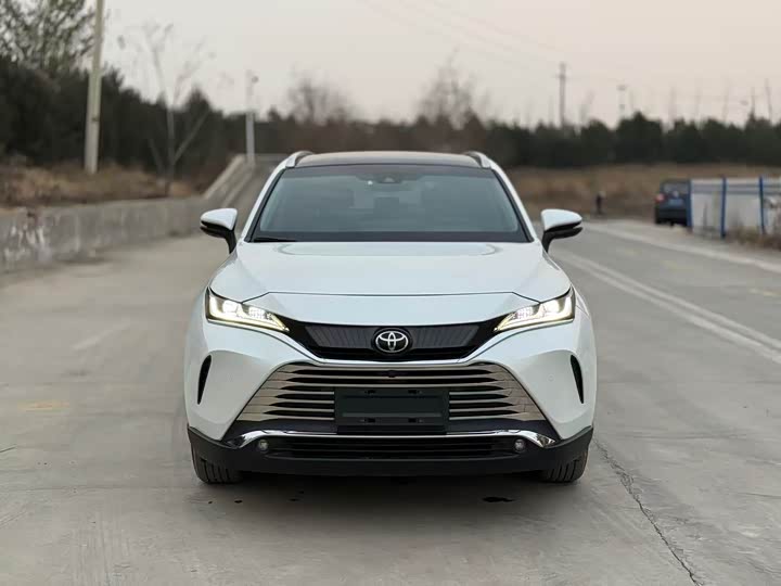 Фото 2 - Toyota Harrier