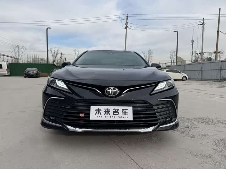 Фото 2 - Toyota Camry