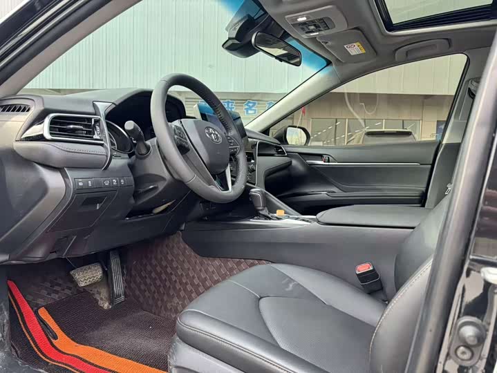 Фото 3 - Toyota Camry