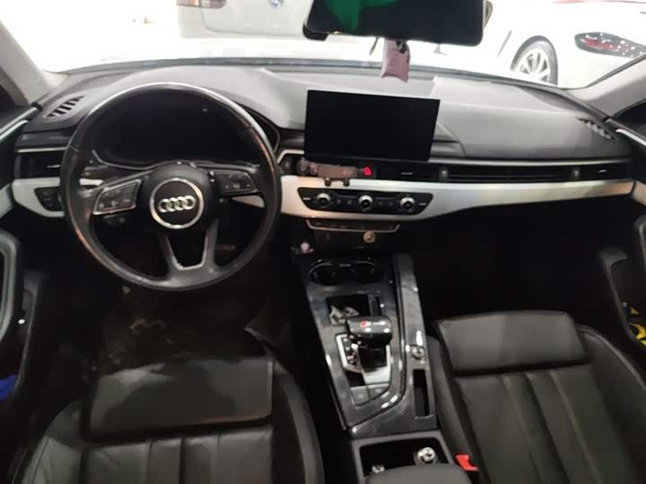 Фото 3 - Audi A4L