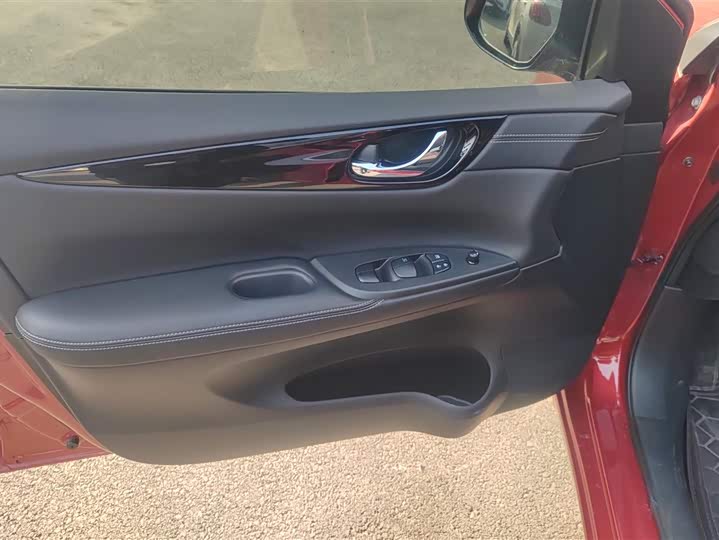 Фото 7 - Nissan Tiida