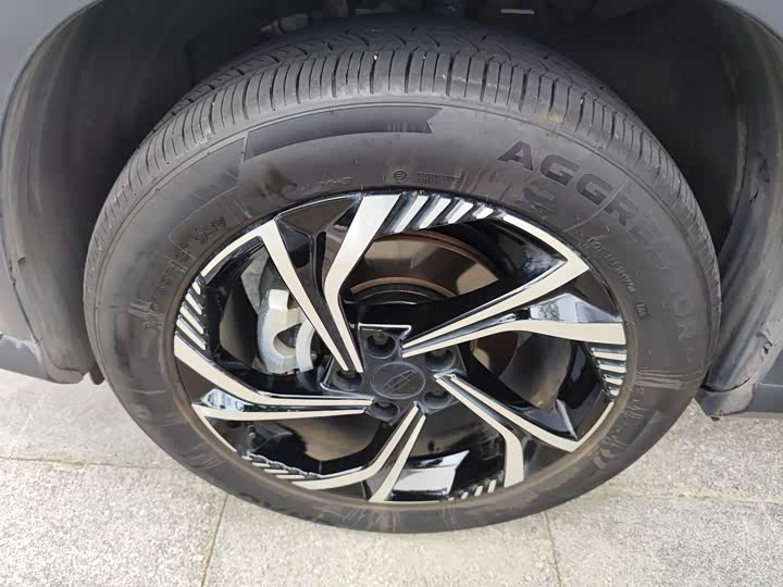 Фото 4 - Geely Atlas