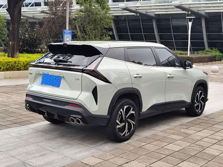 Фото 9 - Geely Atlas