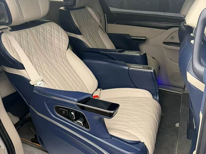 Фото 3 - Buick GL8 ES