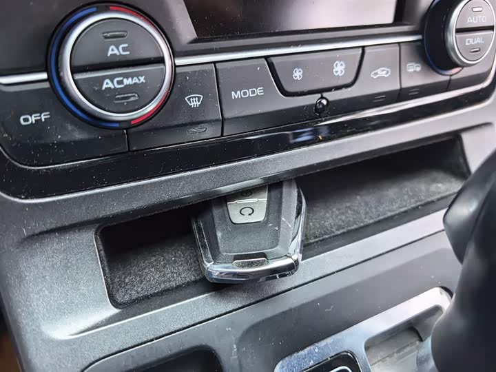 Фото 9 - Geely Emgrand GL