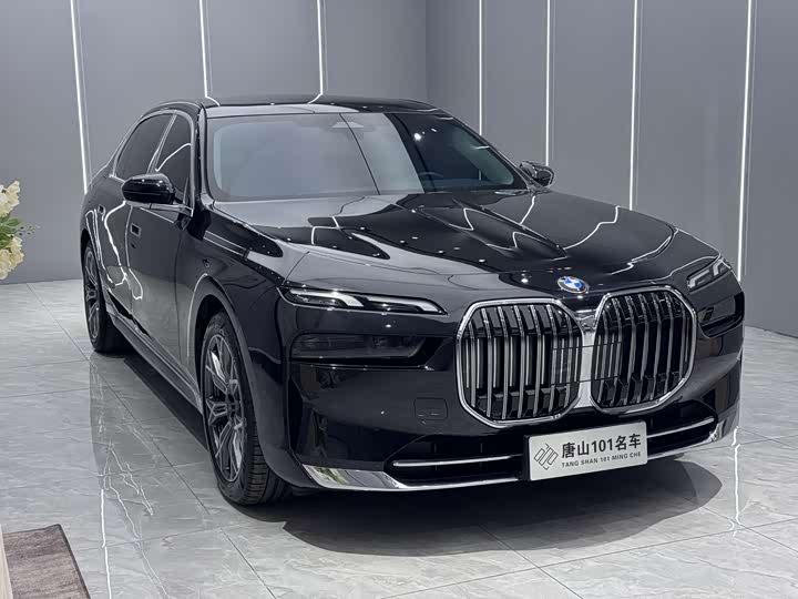 Фото 3 - BMW 7 Series