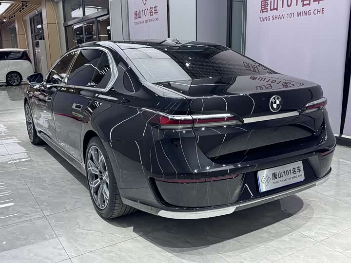 Фото 9 - BMW 7 Series