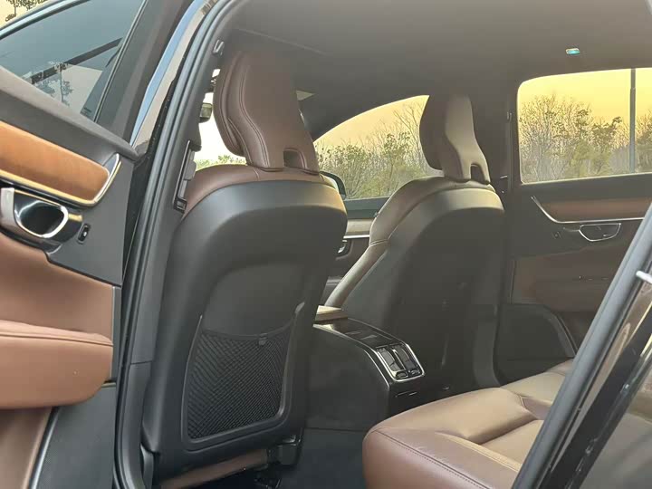 Фото 5 - Volvo S90