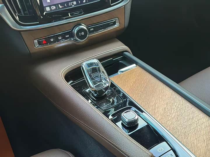 Фото 6 - Volvo S90
