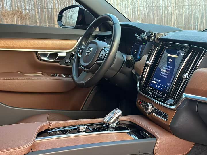 Фото 8 - Volvo S90