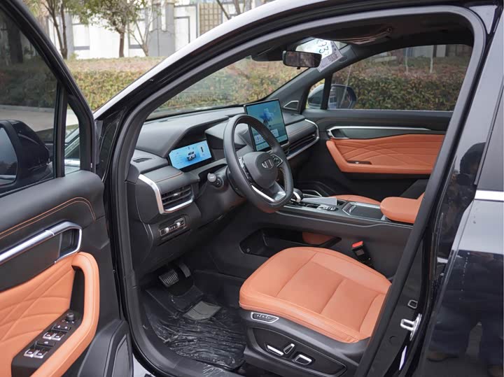 Фото 8 - Geely Okavango L