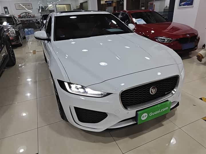Фото 4 - Jaguar XE L