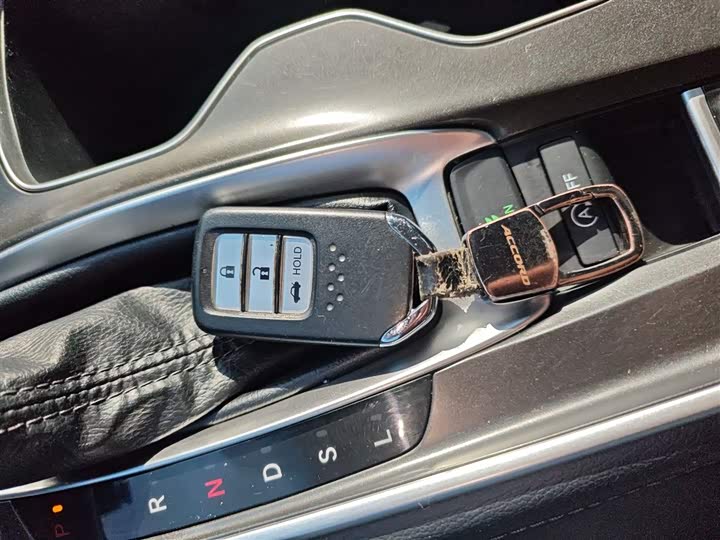 Фото 9 - Honda Accord