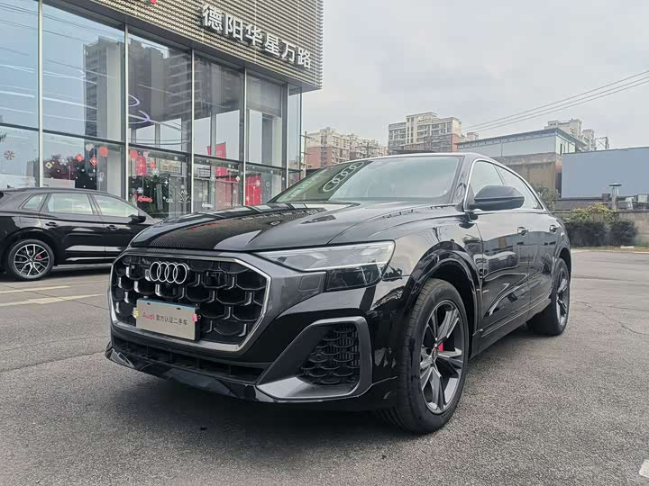 Фото 1 - Audi Q8