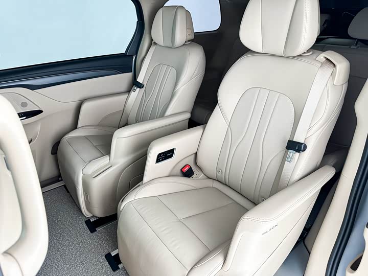 Фото 8 - Buick GL8 Hybrid