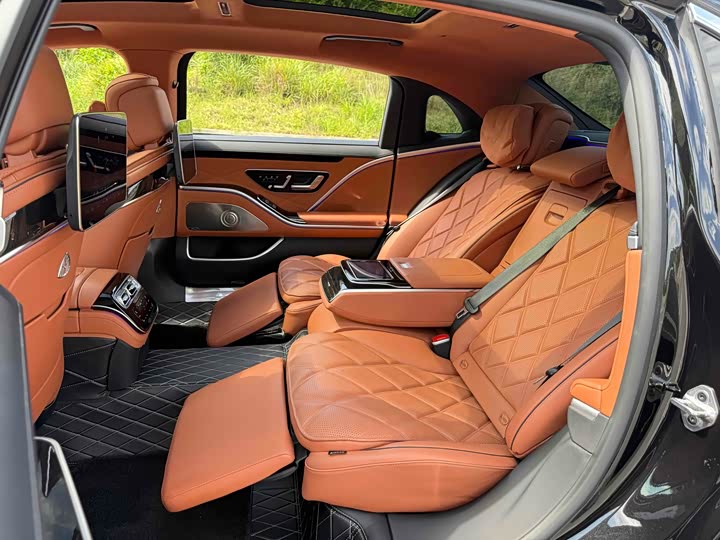 Фото 9 - Mercedes-Benz Maybach S-Class