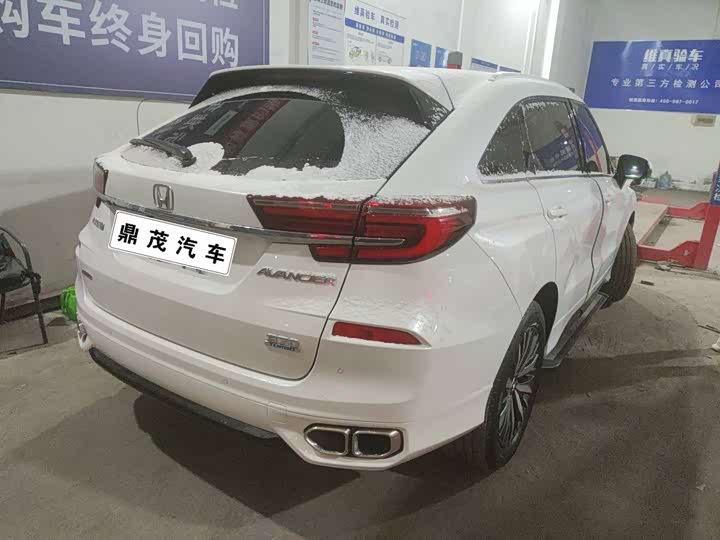 Фото 2 - Honda Avancier