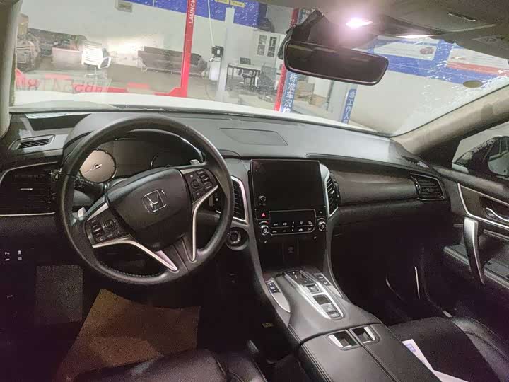 Фото 7 - Honda Avancier