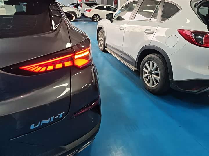 Фото 8 - Changan UNI-T