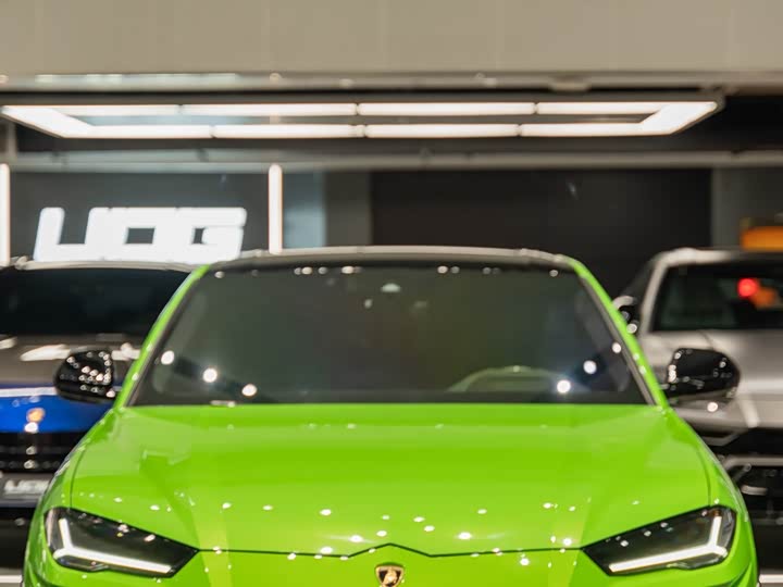 Фото 3 - Lamborghini Urus