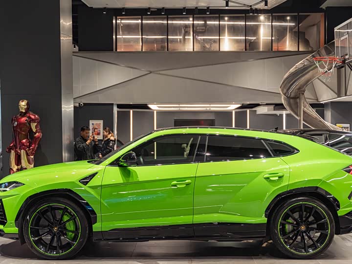 Фото 8 - Lamborghini Urus