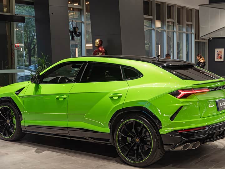 Фото 9 - Lamborghini Urus