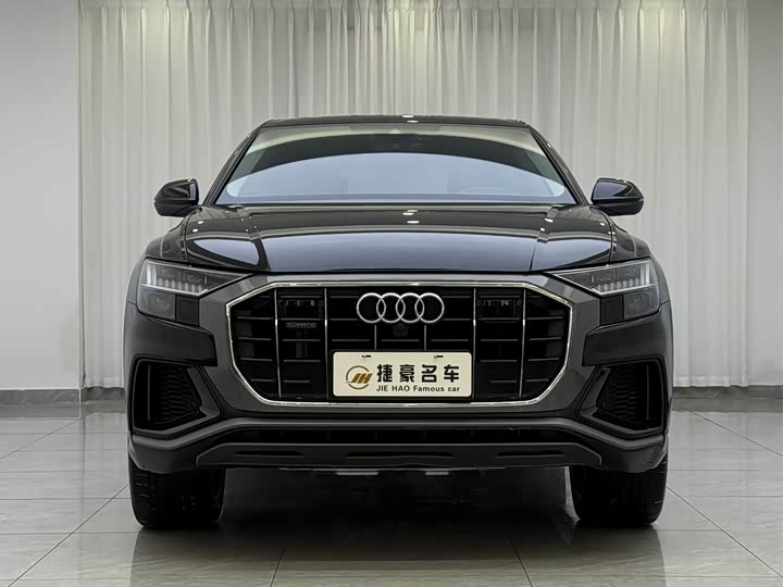 Фото 2 - Audi Q8