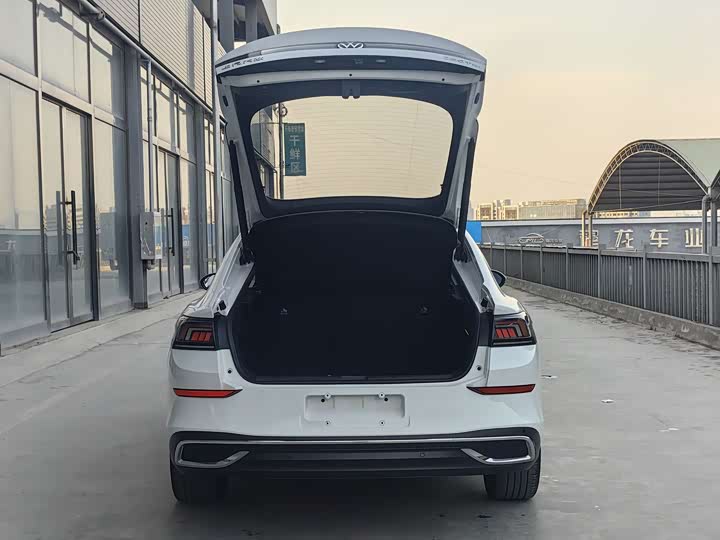 Фото 9 - Volkswagen Lamando L