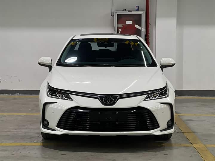 Фото 2 - Toyota Corolla