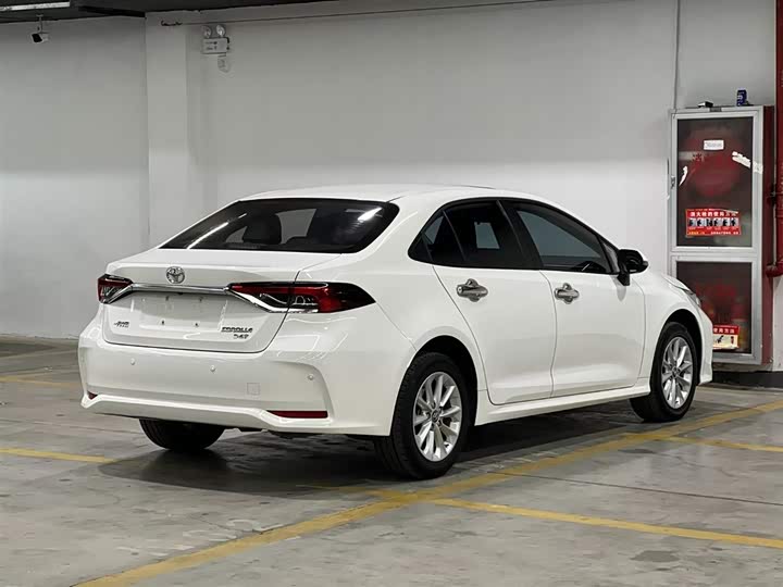 Фото 5 - Toyota Corolla