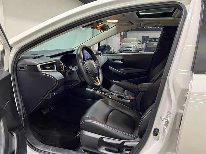 Фото 8 - Toyota Corolla