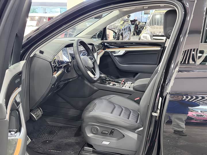 Фото 6 - Volkswagen Touareg