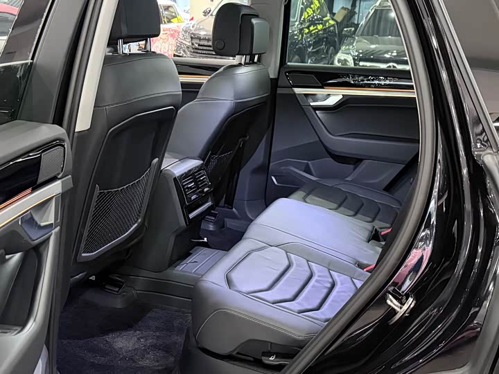 Фото 7 - Volkswagen Touareg