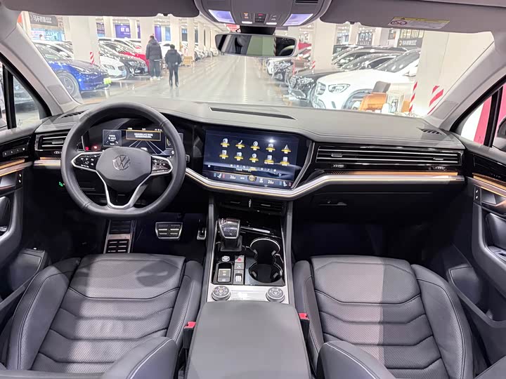 Фото 8 - Volkswagen Touareg