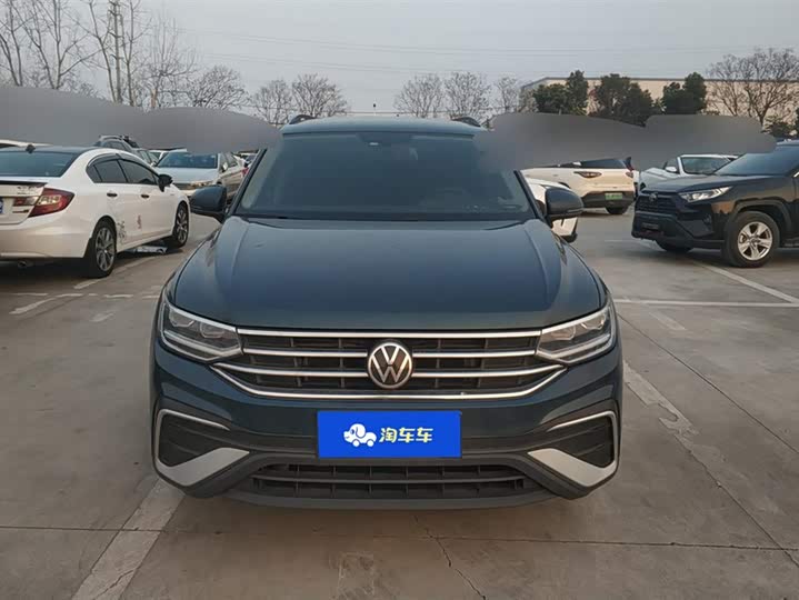 Фото 2 - Volkswagen Tiguan L Pro